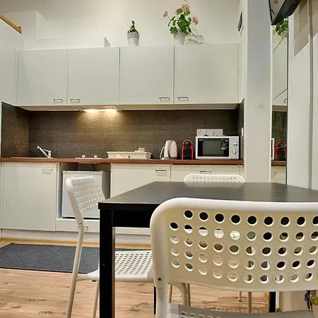 Welcome - A Studio Apt In District 7 *