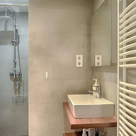 Apartment Welcome - A Studio Apt In District 7 *