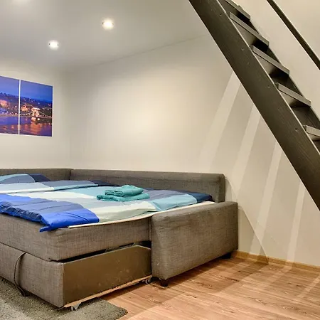 Welcome - A Studio Apt In District 7 *